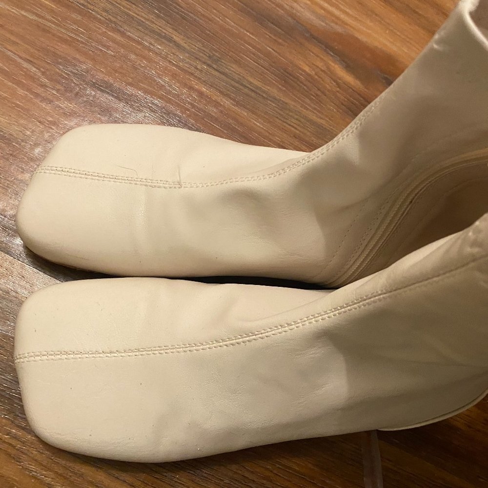 Women Beige Square Toe Flat Ankle Boots